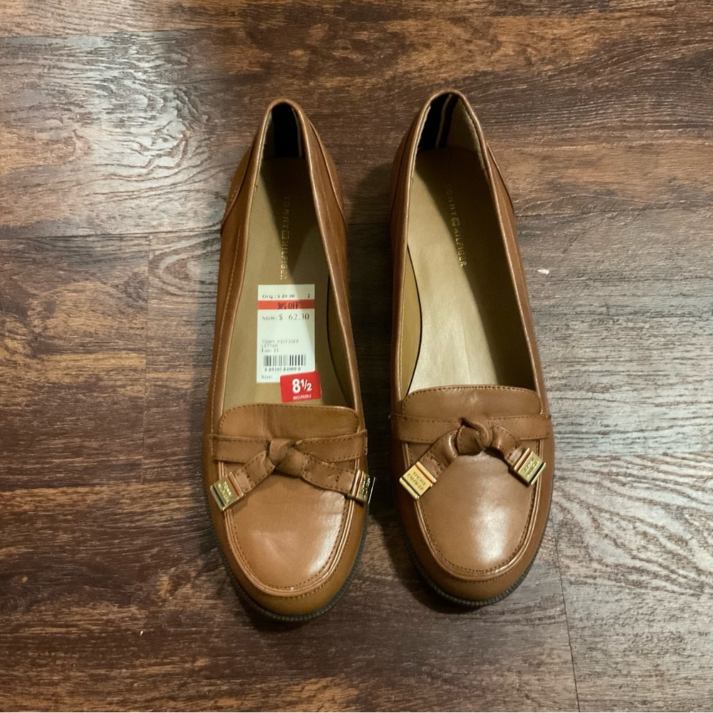 Tommy Hilfiger Letyan Round Toe Leather Loafer sz 8.5 NWT